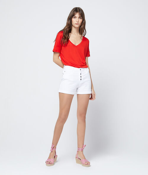Camiseta manga corta escote en v rojo.