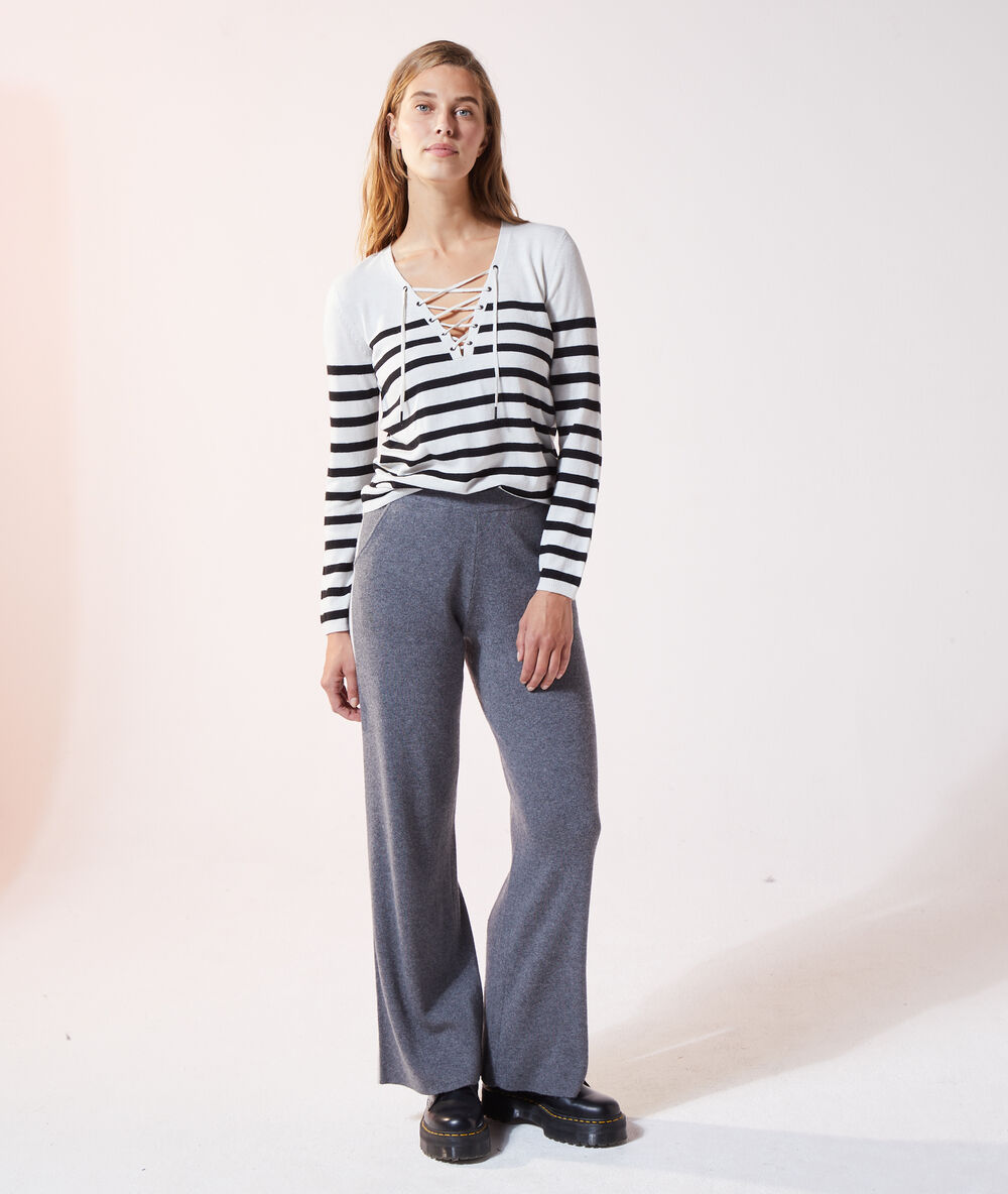 Jersey marinero, escote con lazada crudo.