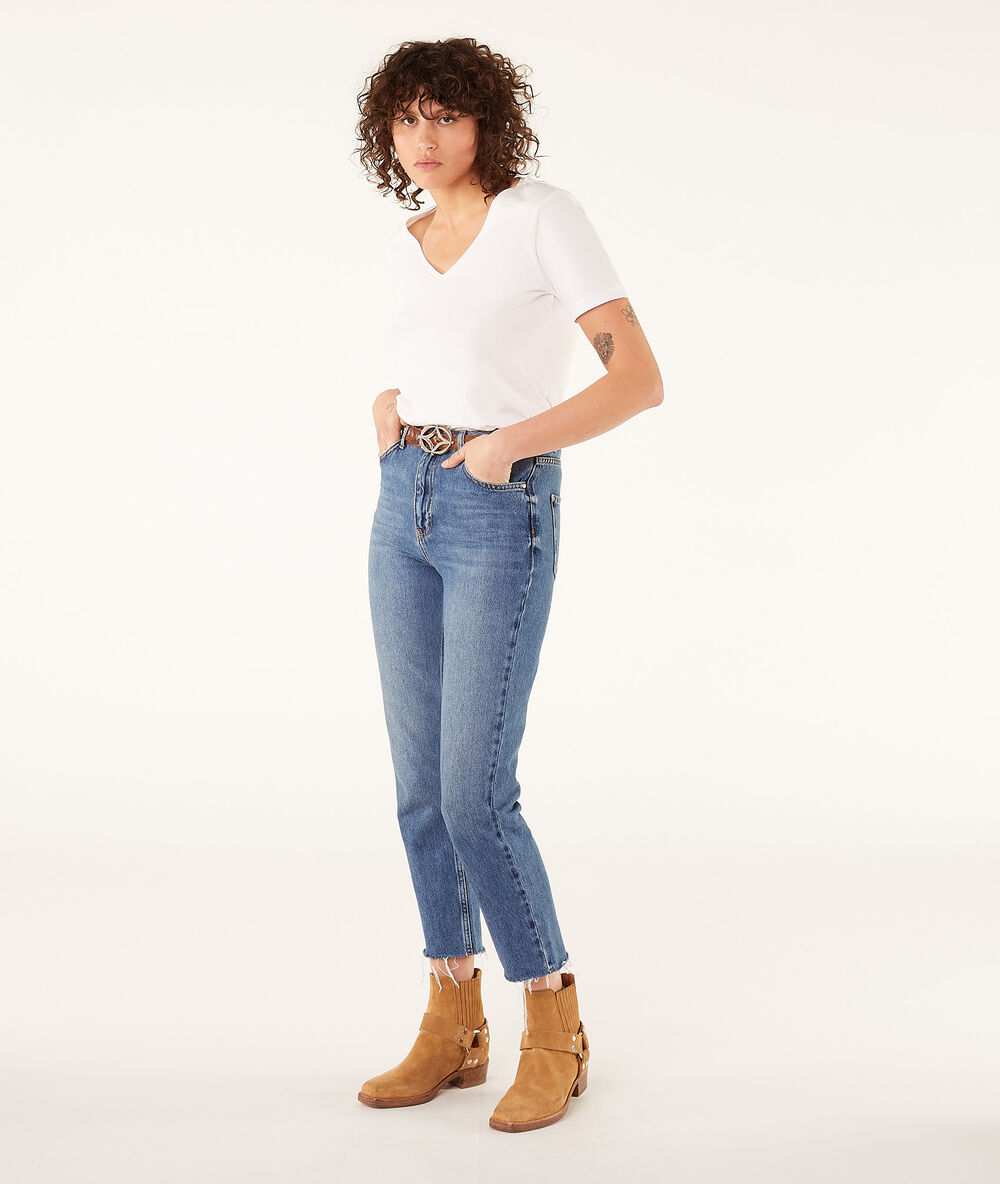 Camiseta lisa escote en v blanco.