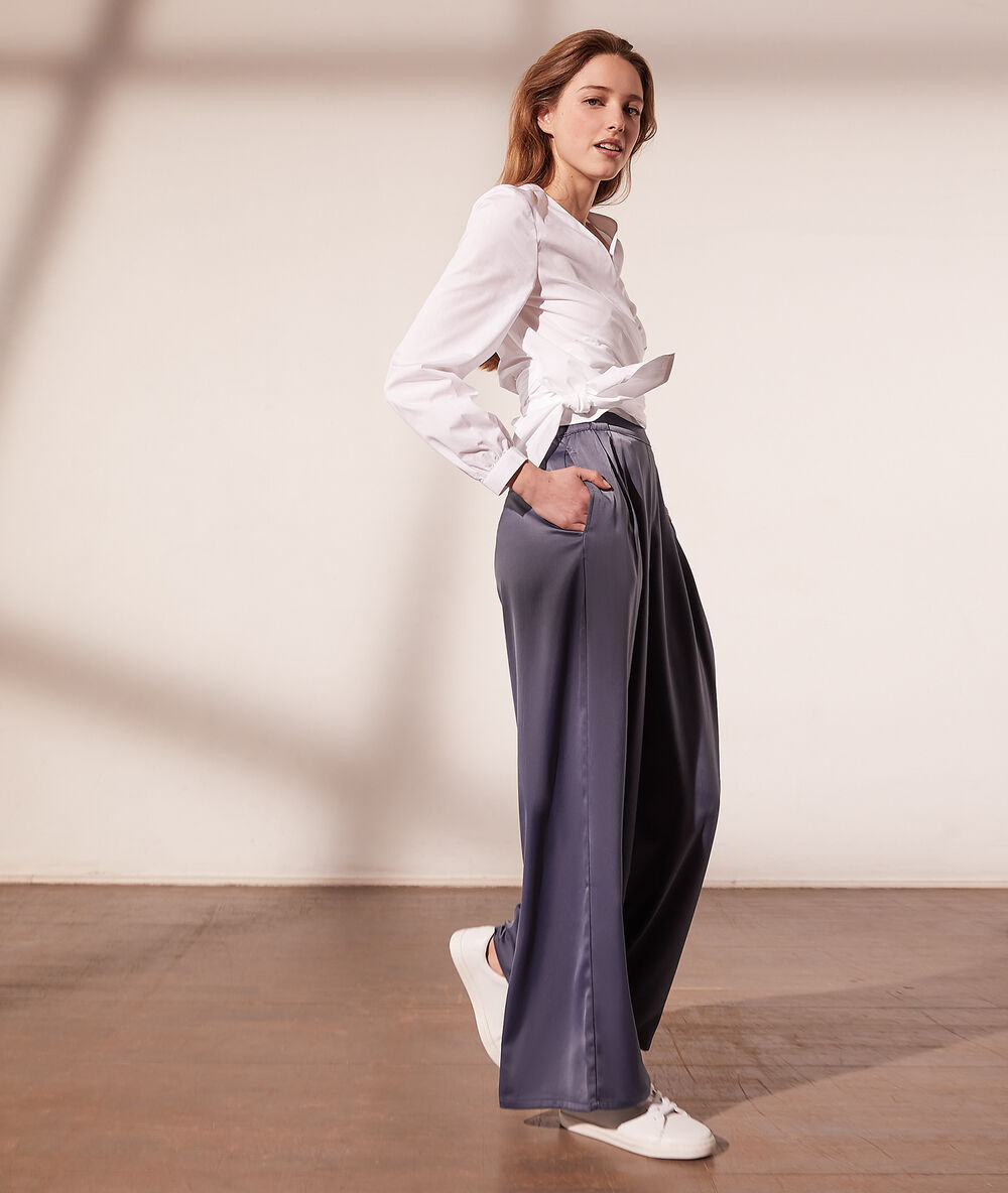Blusa escote cruzado blanco.