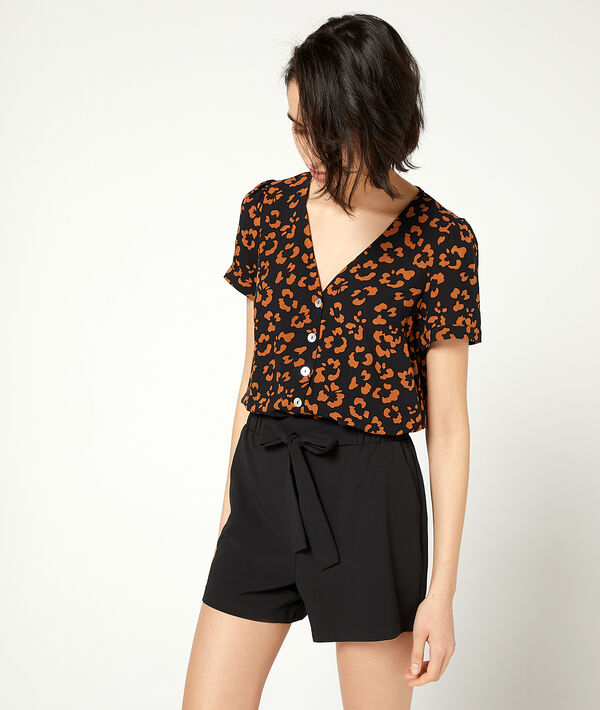 Pantalón corto con lazada Pantalón corto con lazada