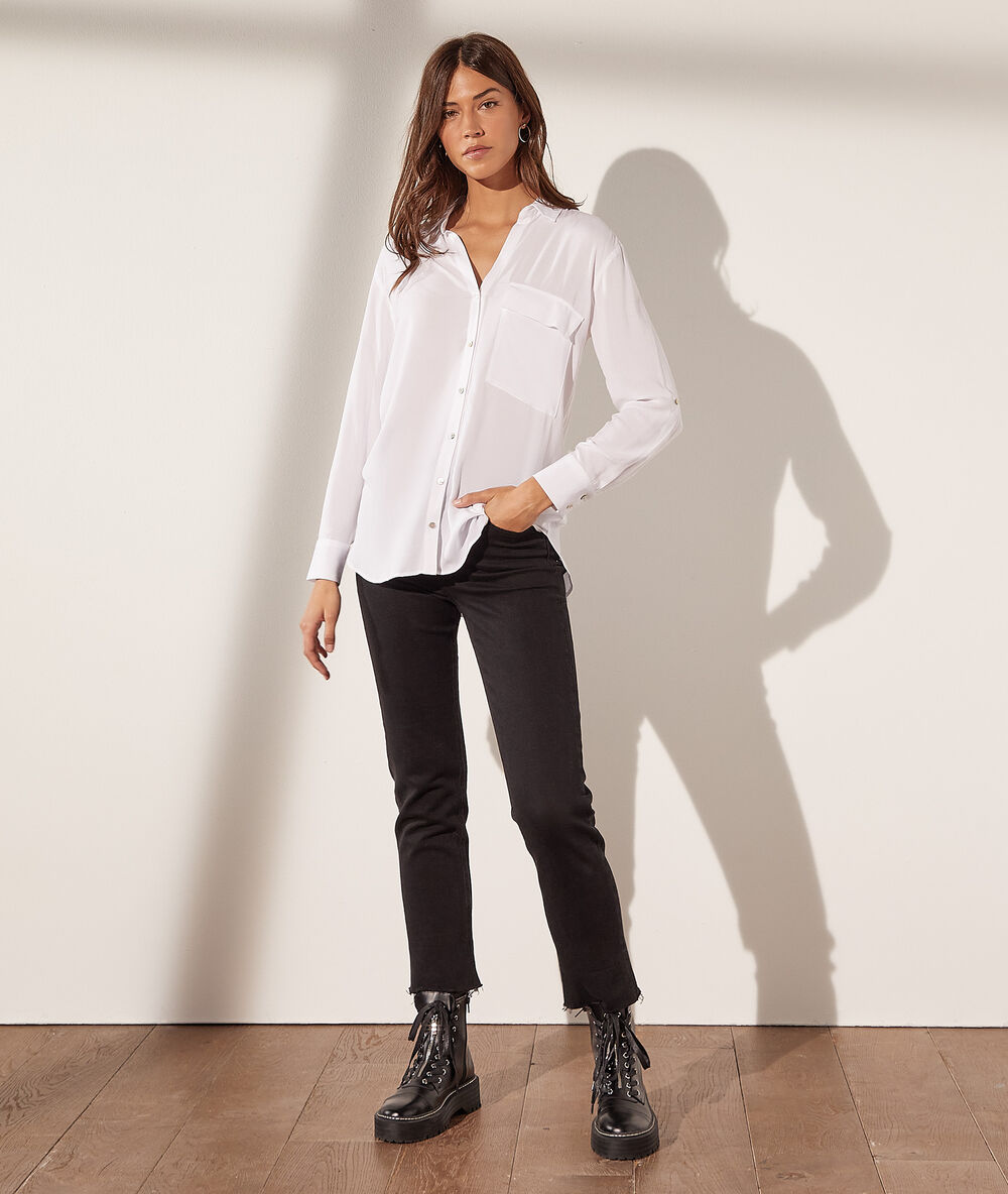 Camisa con bolsillo crudo.