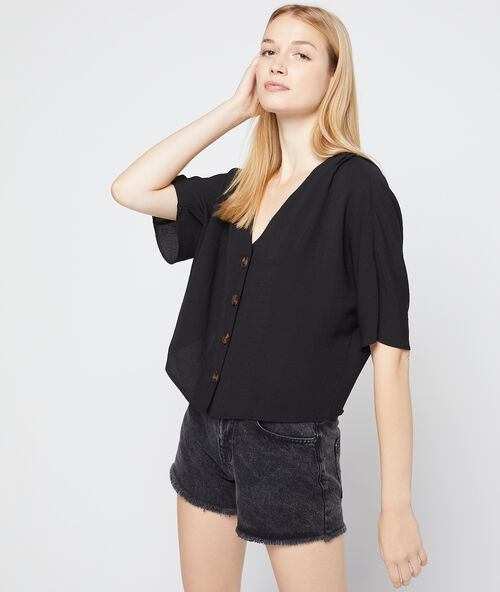 Blusa cuello en v abotonada negro.