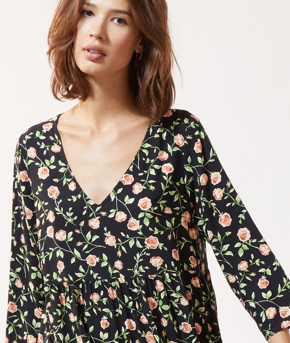 Vestido estampado floral negro.