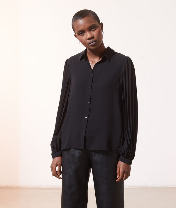 Blusa con detalles plisados Blusa con detalles plisados