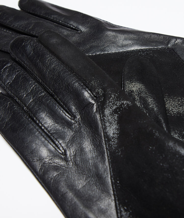 Guantes de cuero negro.