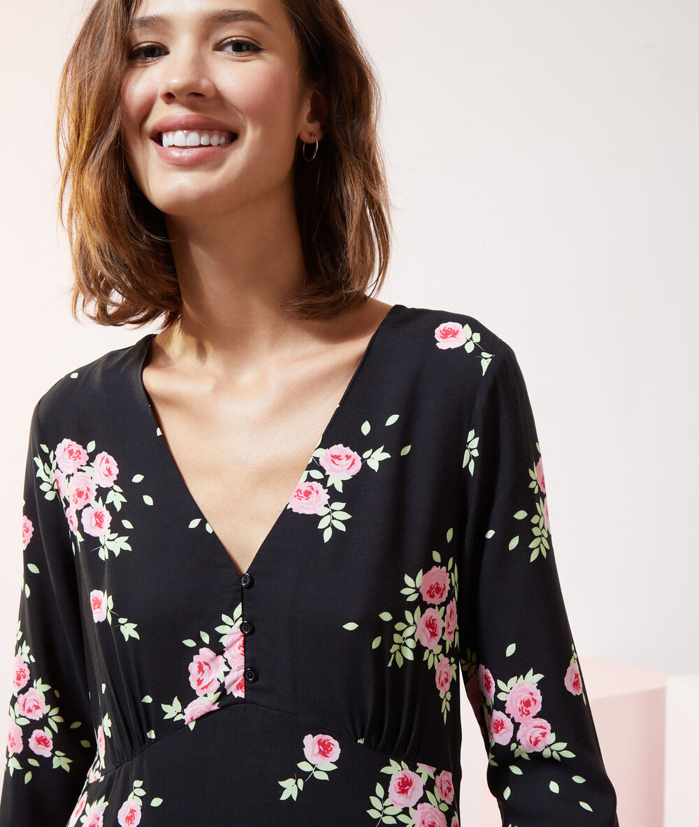Vestido estampado floral negro.
