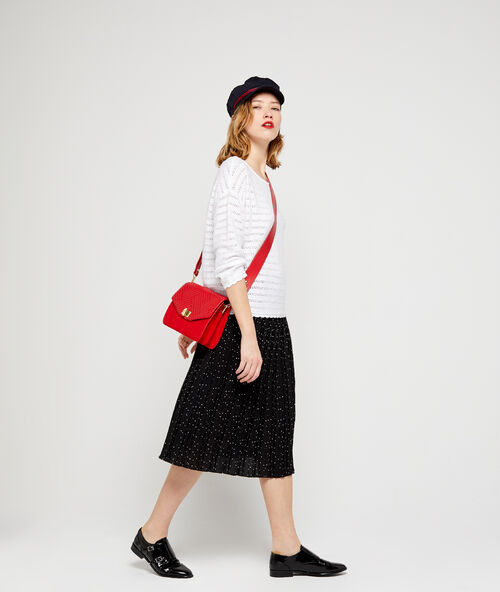 Bolso bandolera efecto piel y ante rojo.