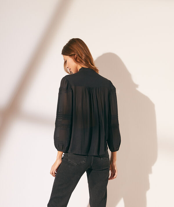 Blusa con detalles de encaje Blusa con detalles de encaje