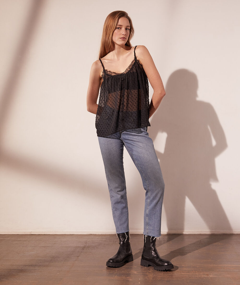 Top de tul plumetis negro.