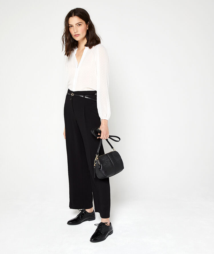Blusa de plumetis crudo.