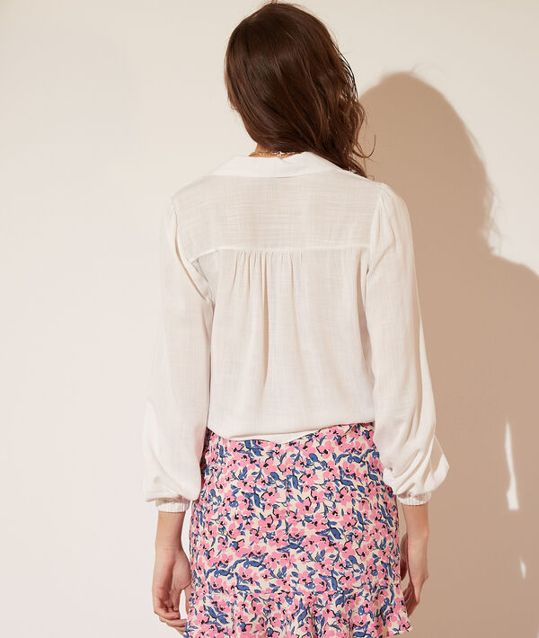 Camisa con lazada Camisa con lazada