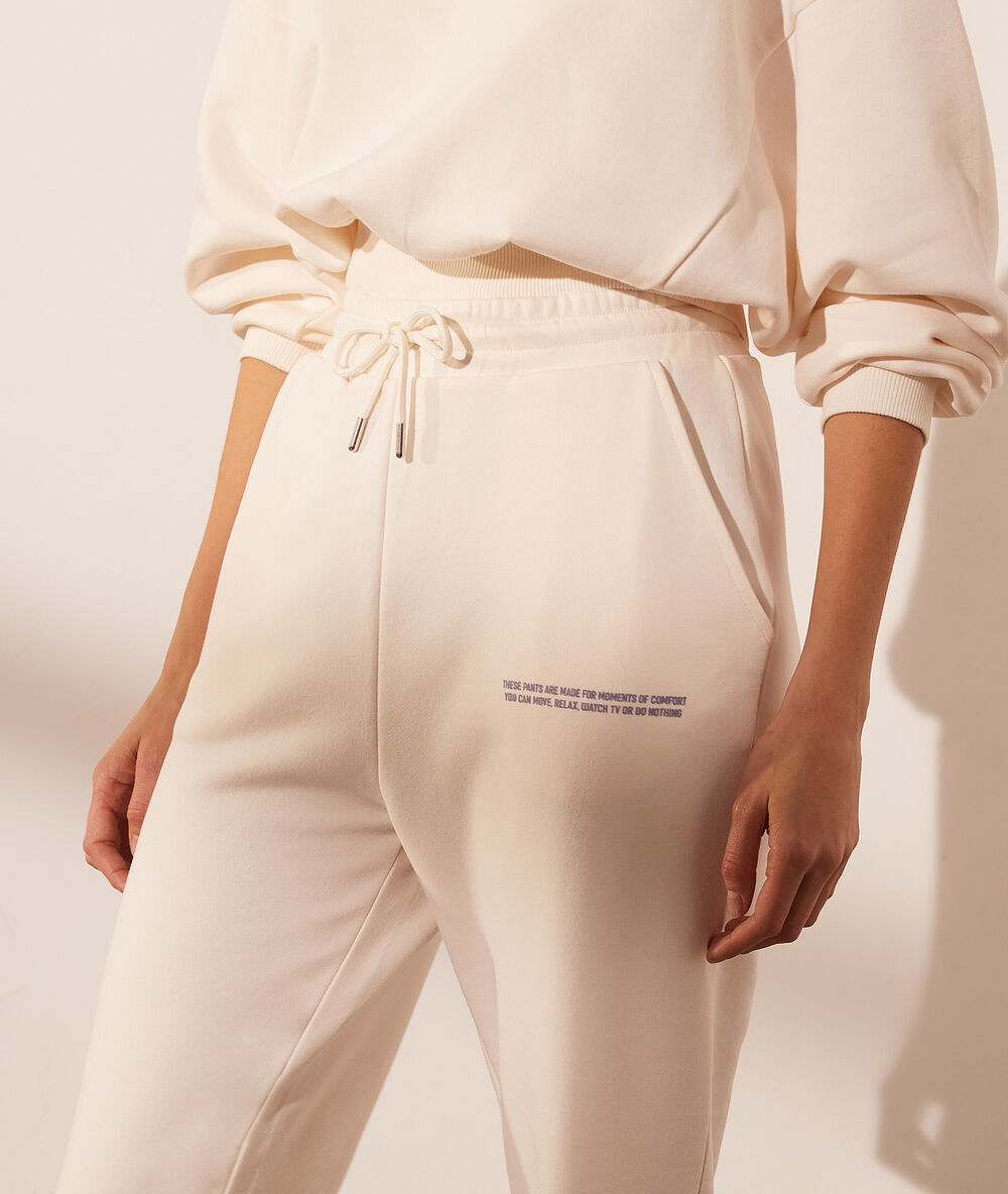 Pantalón jogger crudo.