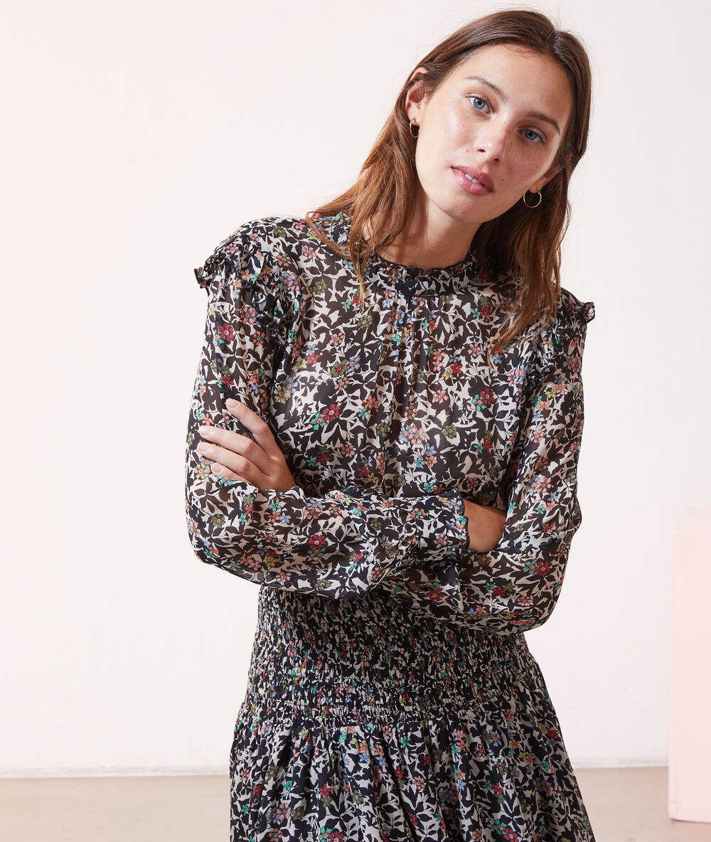Blusa estampado floral negro.