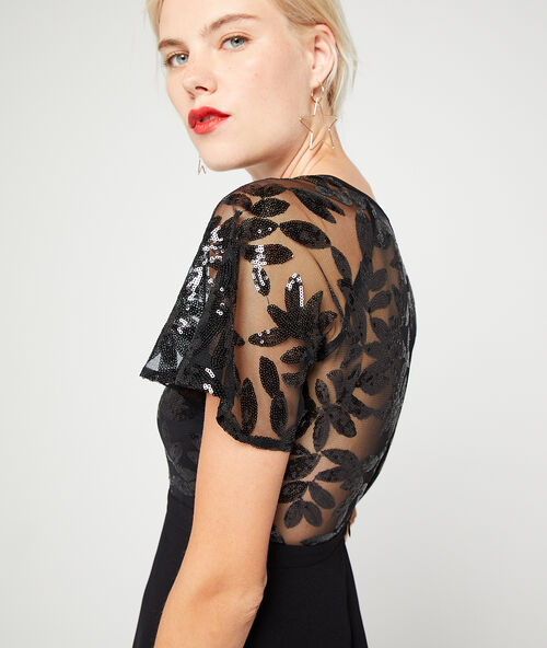 Vestido espalda abierta con lentejuelas negro.