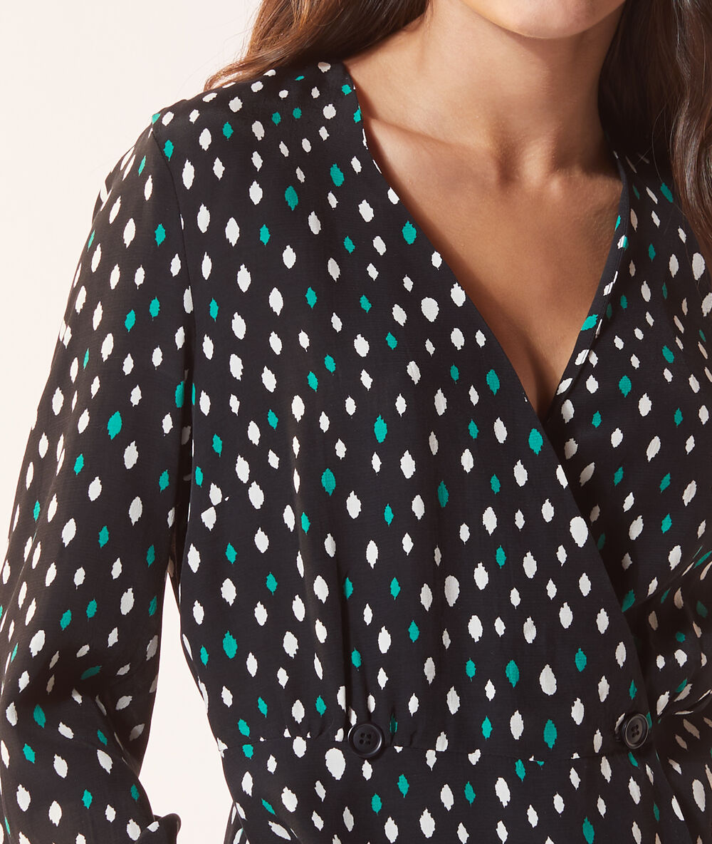 Blouse cache-cœur noir.