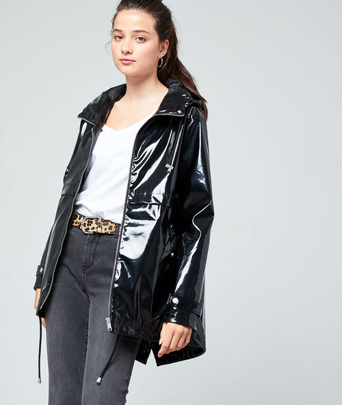 Impermeable con capucha efecto vinilo Impermeable con capucha efecto vinilo