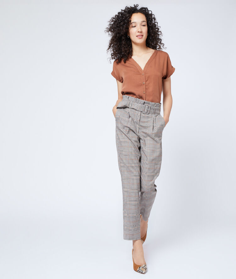 Blusa abotonada de tencel ocre.