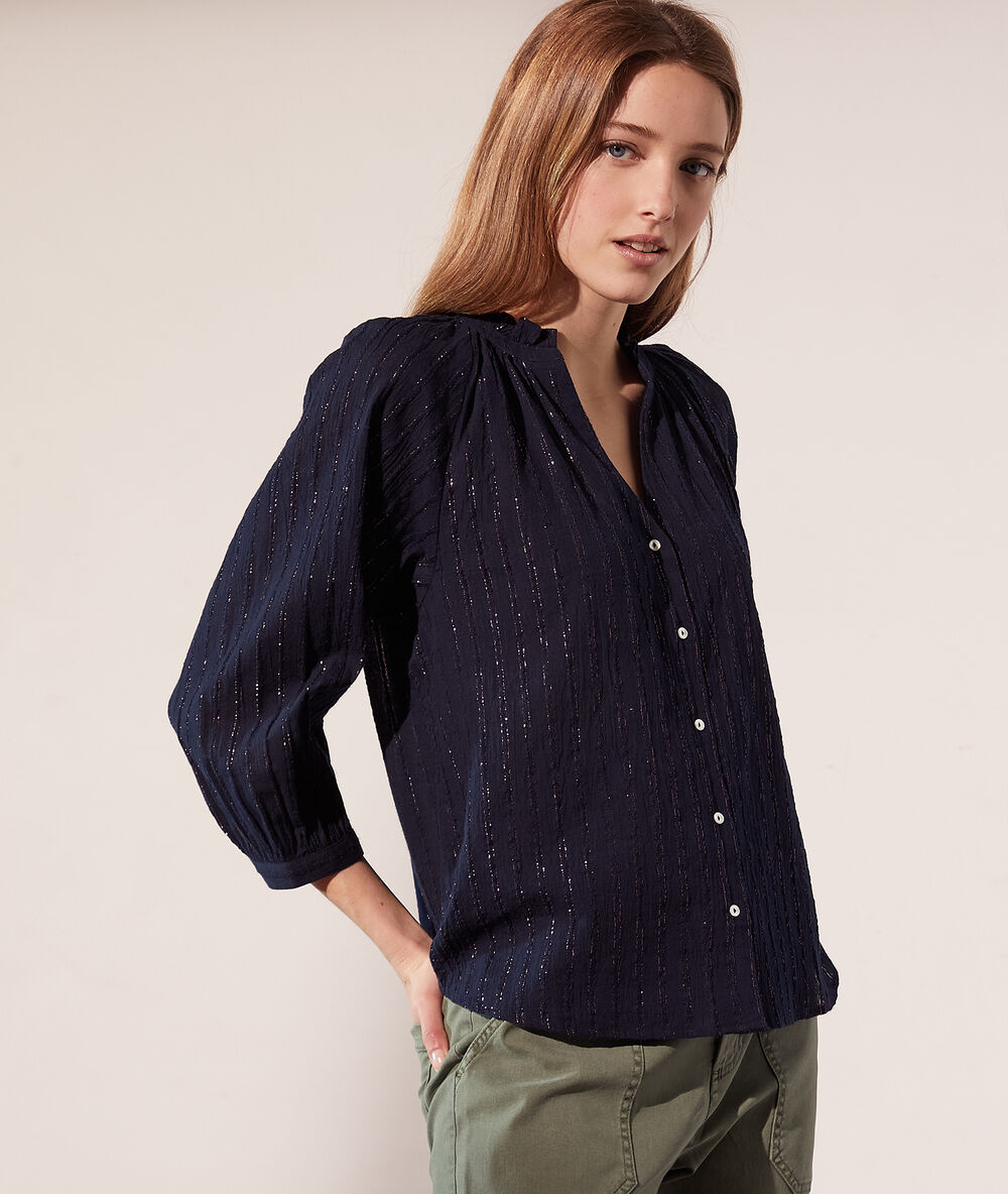 Camisa cuello mao, hilos metalizados azul marino.