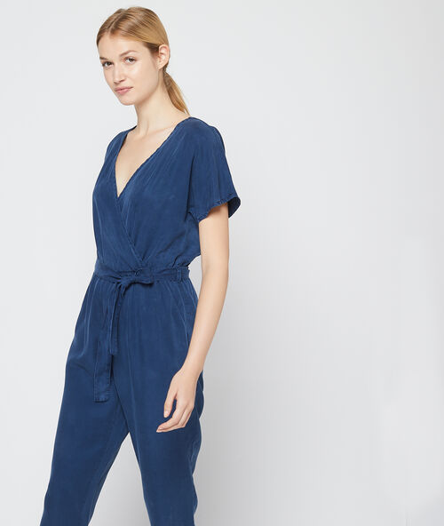 Mono cruzado de tencel azul.