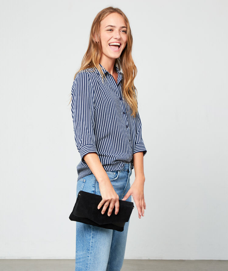Bolso efecto ante negro.