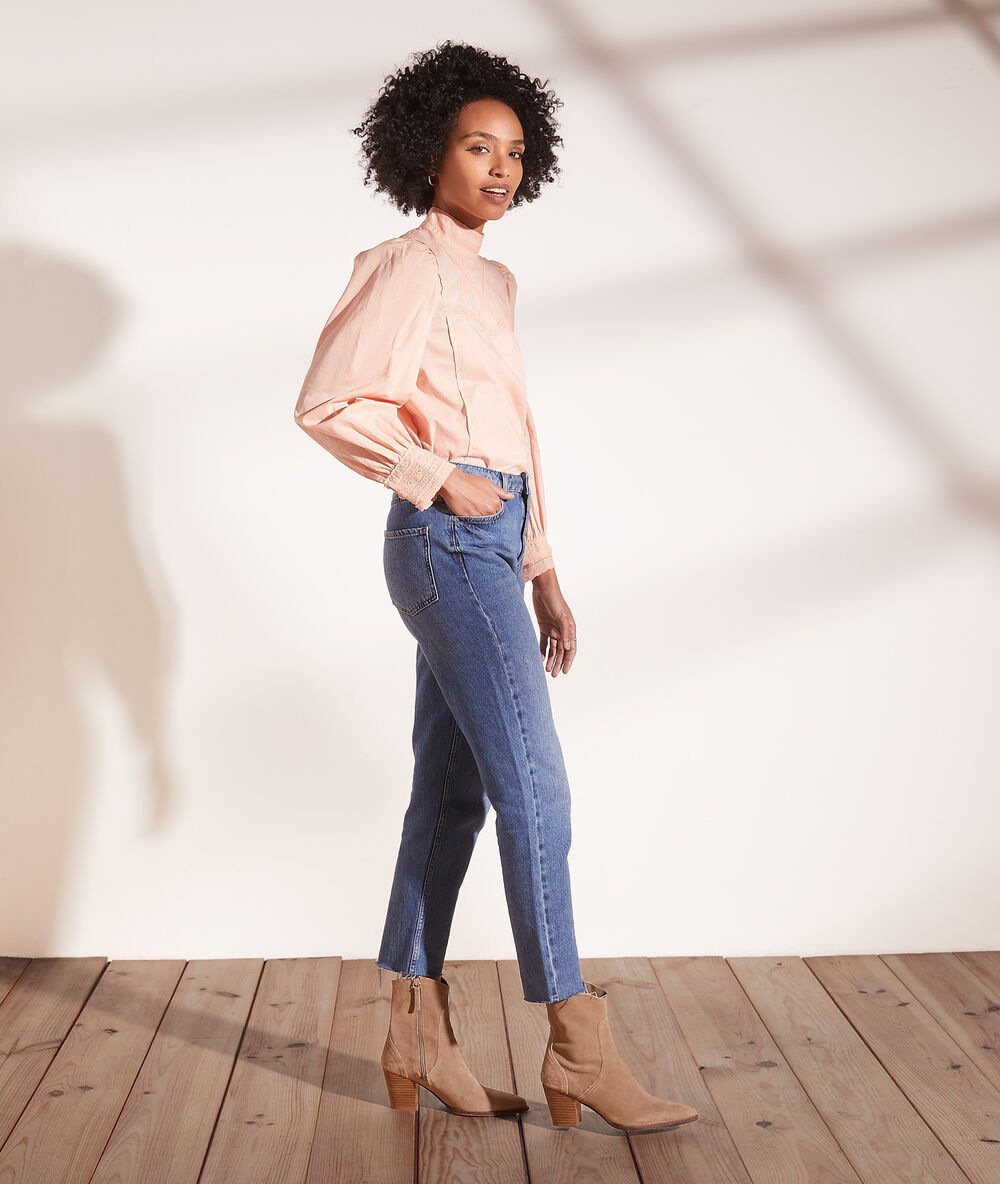 Blusa romántica melocotón.