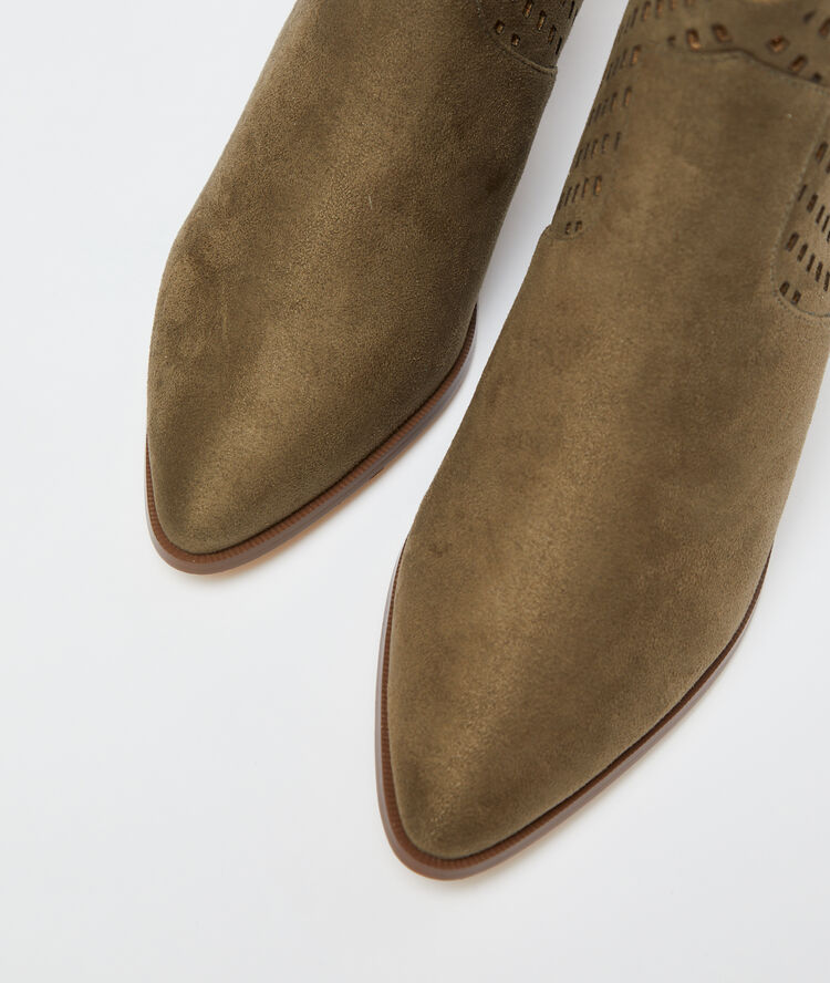 Botines calados efecto ante caqui.