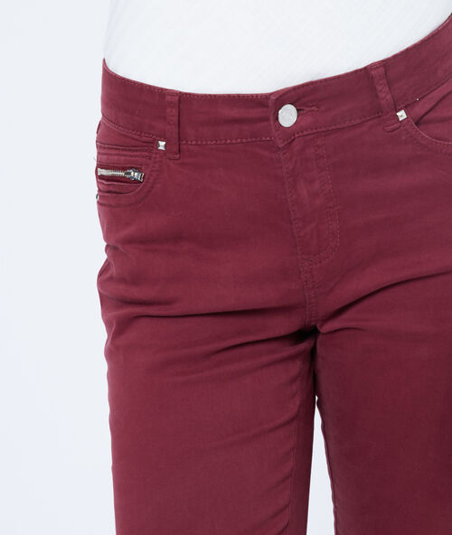 Pantalón ajustado de algodón burdeos.