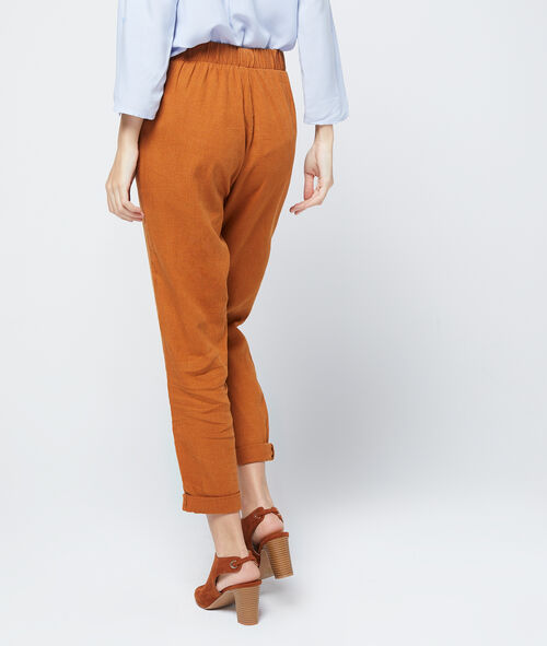 Pantalón alto con cinturón Pantalón alto con cinturón