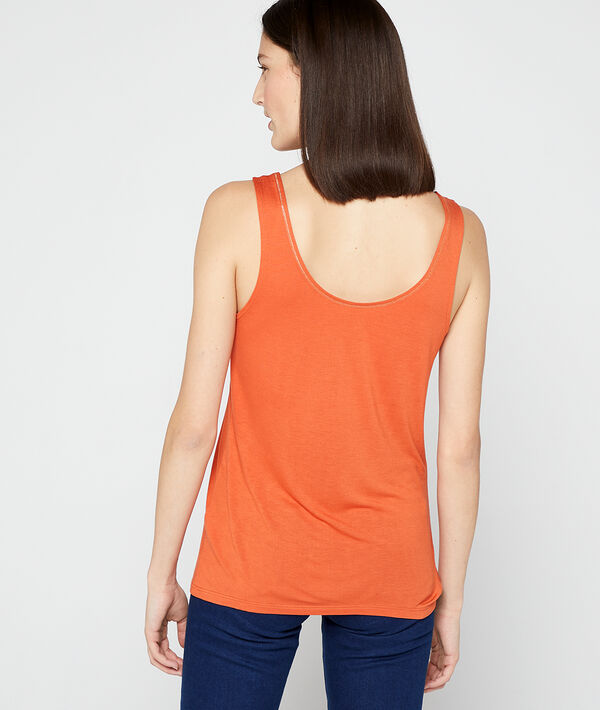 Camiseta lisa con detalles metalizados Camiseta lisa con detalles metalizados