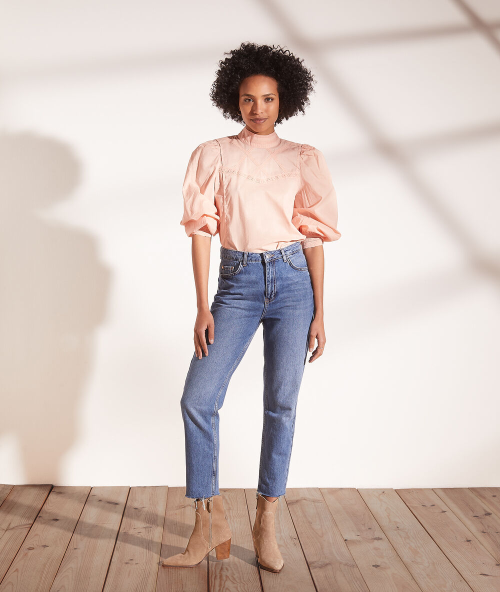 Blusa romántica melocotón.