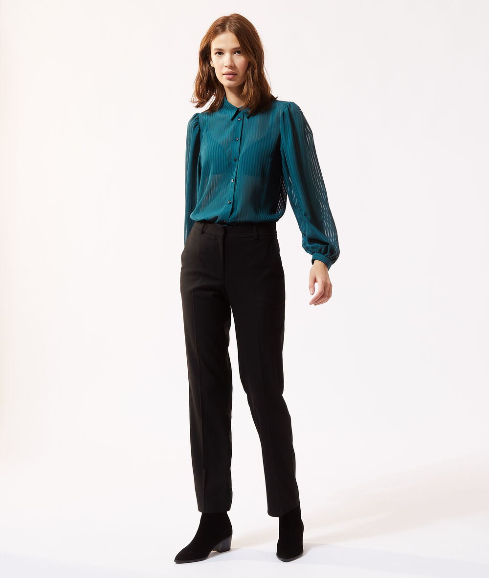 Pantalón de pinzas negro.