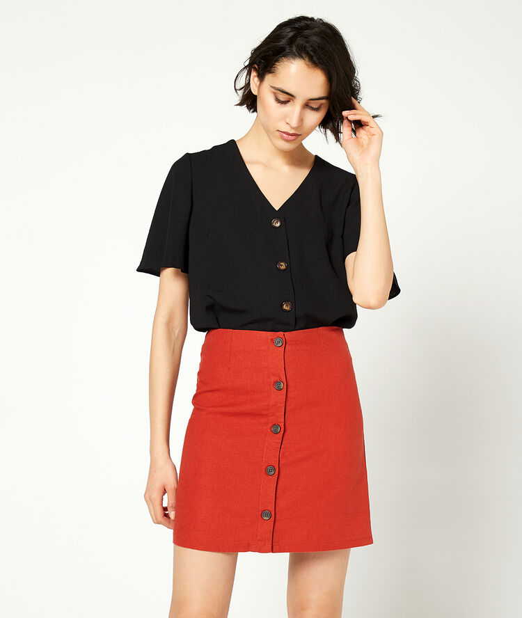 Blusa lisa con botones negro.