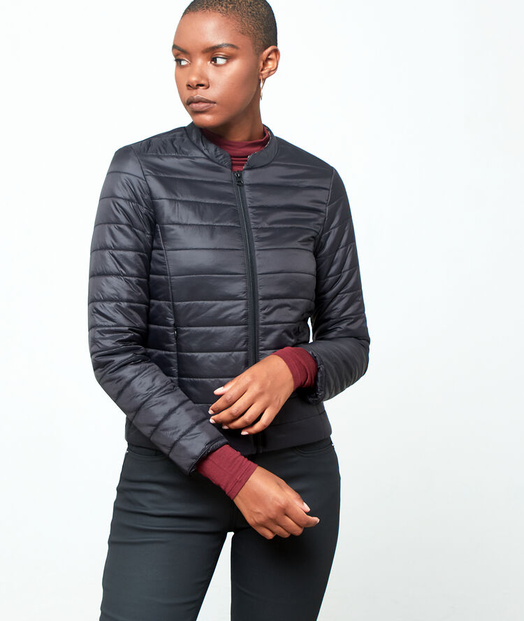Chaqueta corta negro.