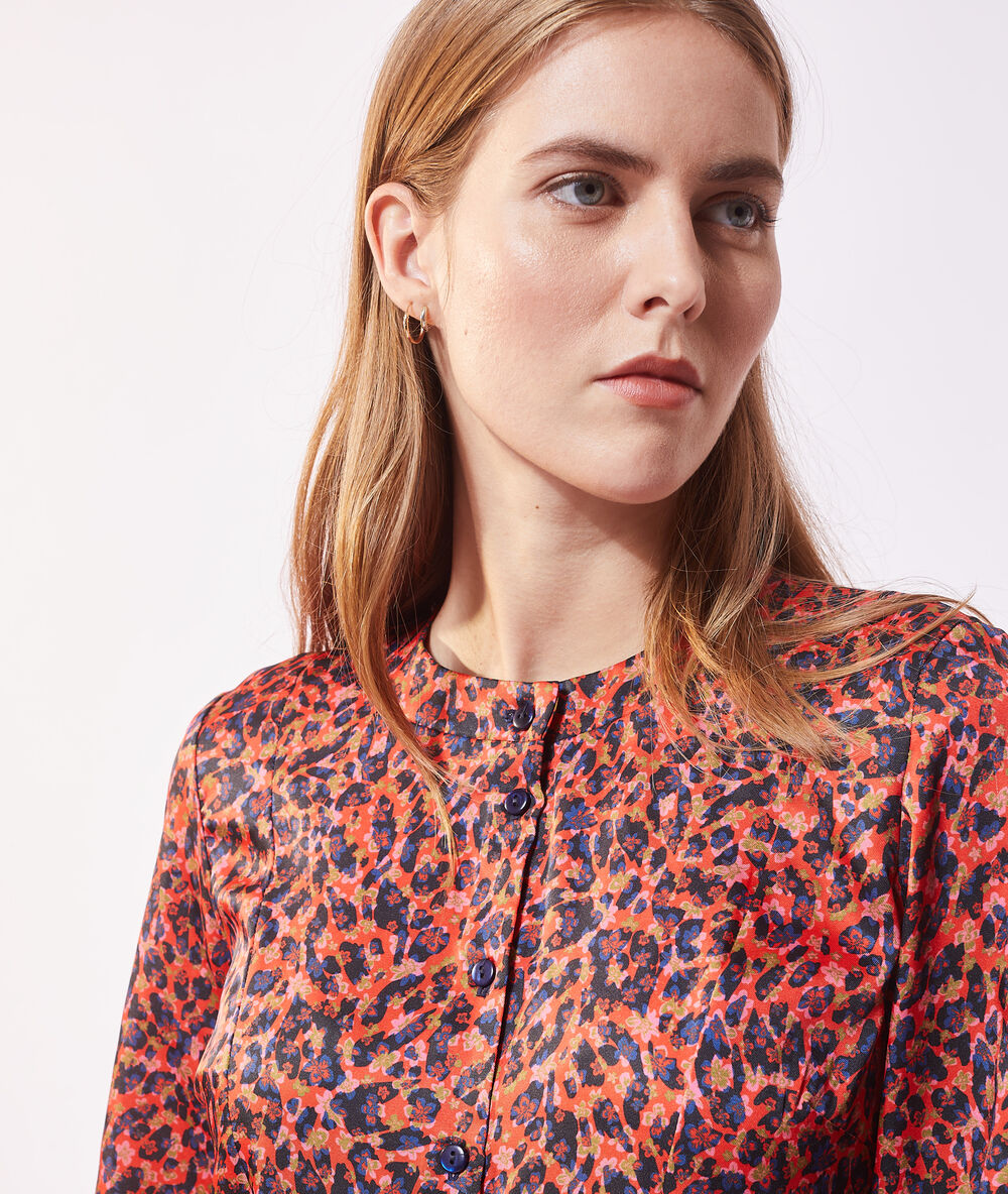 Vestido estampado naranja.