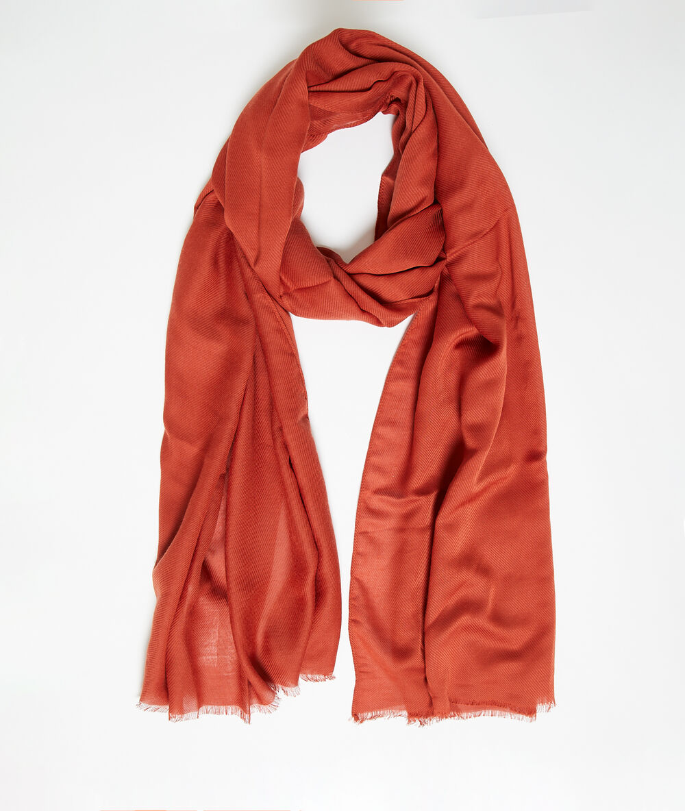 Pañuelo liso rojo.