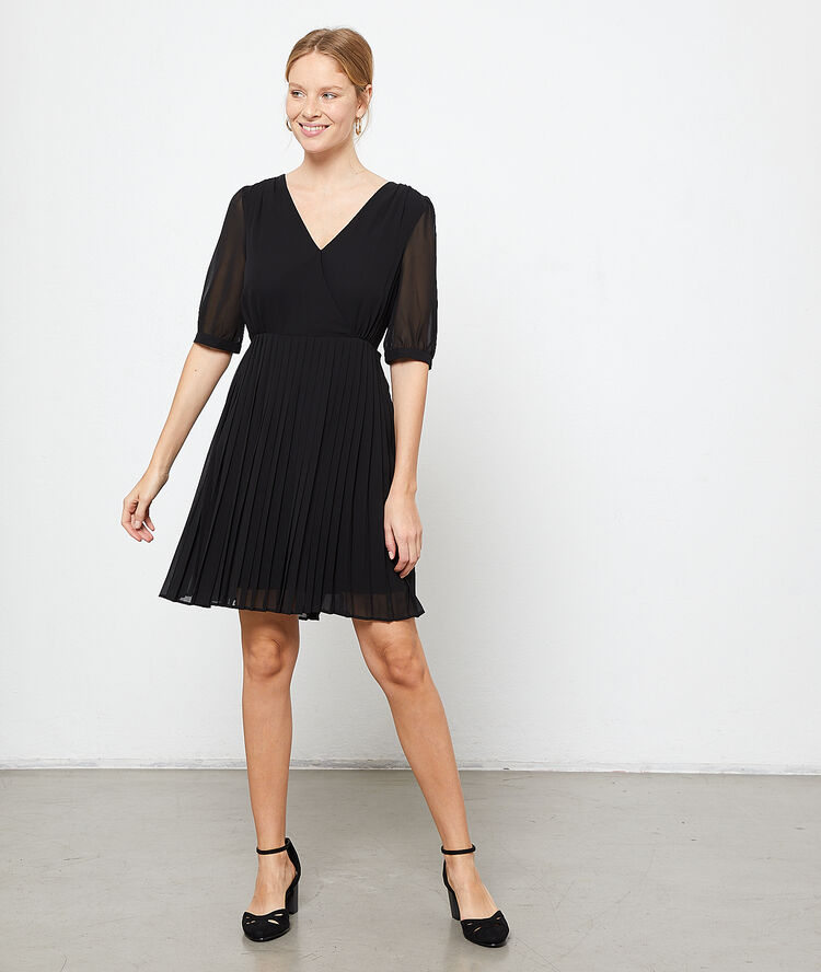 Vestido plisado negro.