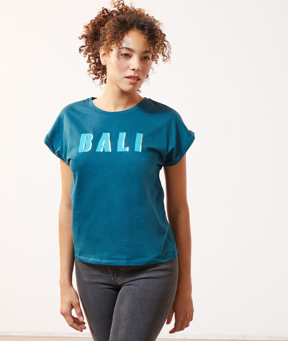 Camiseta con mensaje verde.