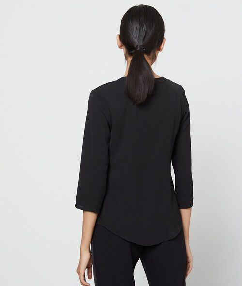 Blusa escotada en guipur Blusa escotada en guipur