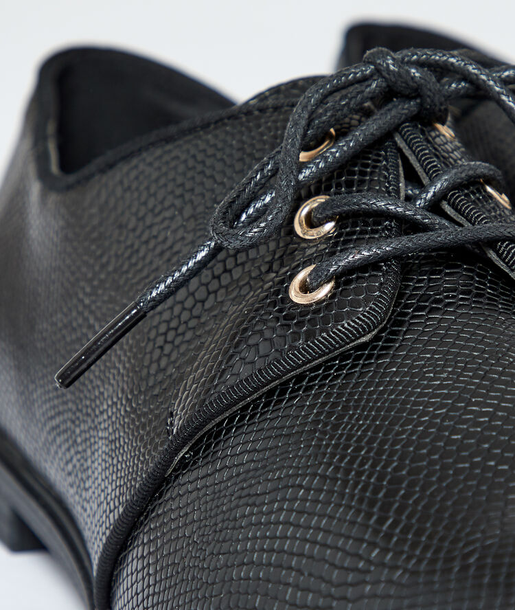 Derbies efecto escamas negro.