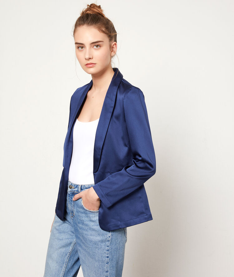 Blazer con detalles satinados azul marino.
