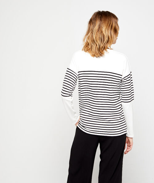 Camiseta efecto sudadera a rayas negro.