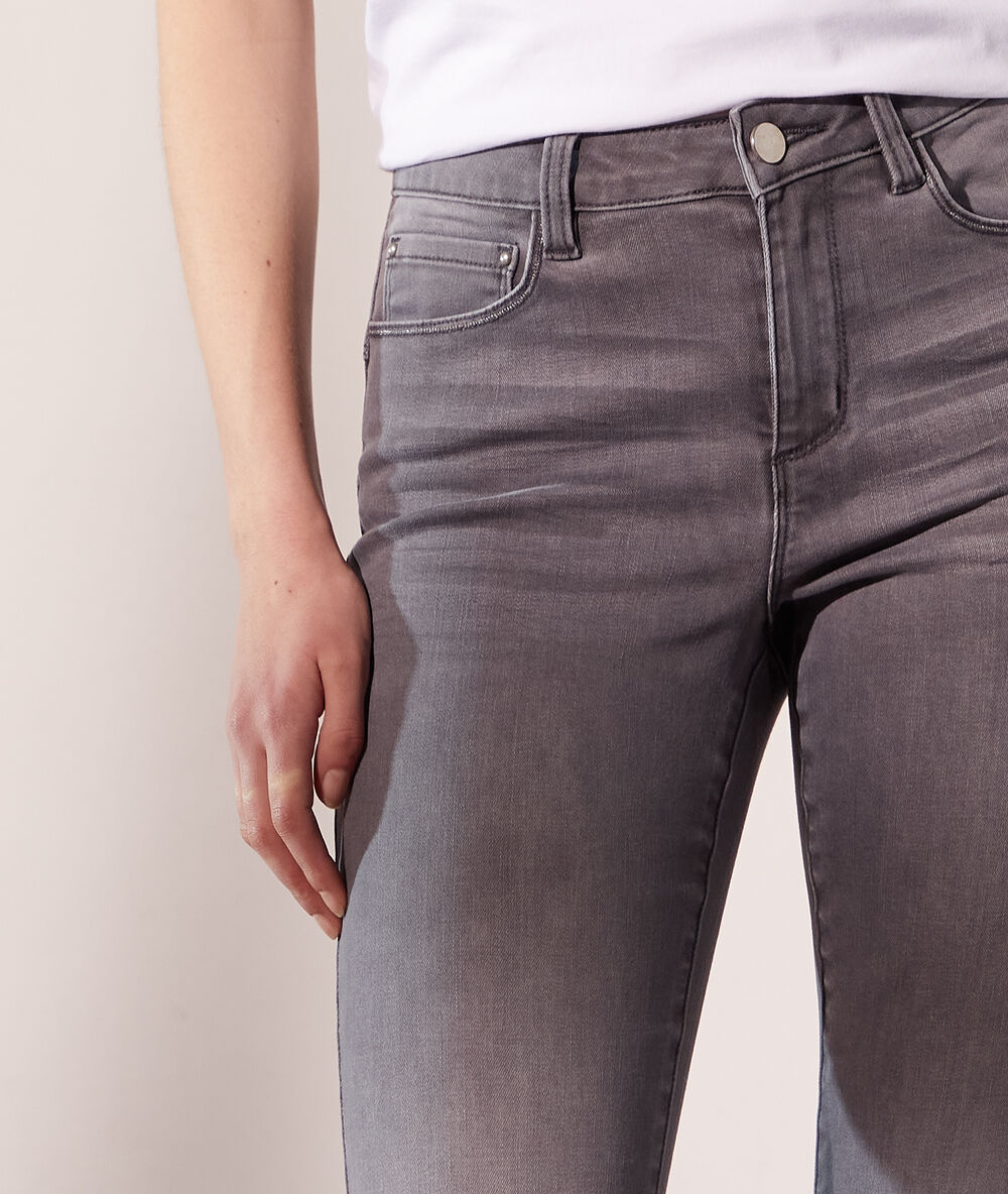 Pantalón vaquero efecto push up c.gris.