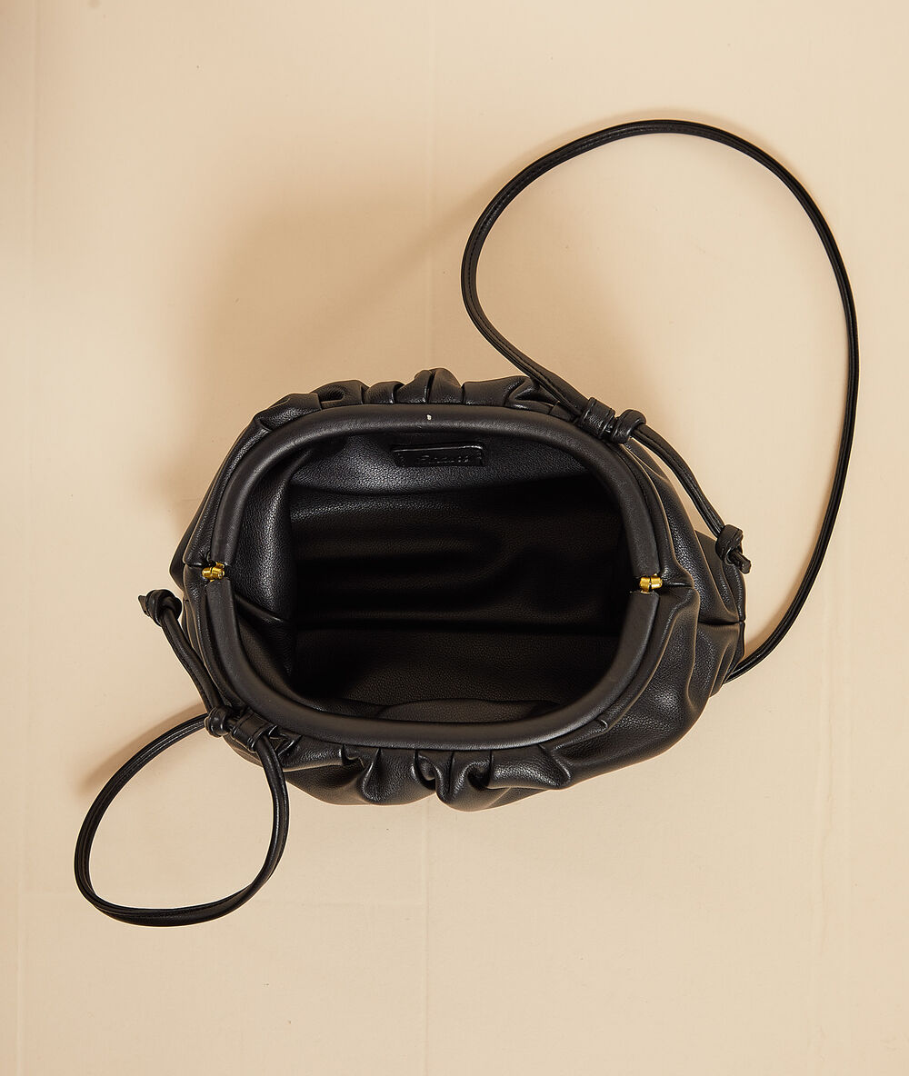 Bolso bandolera negro.