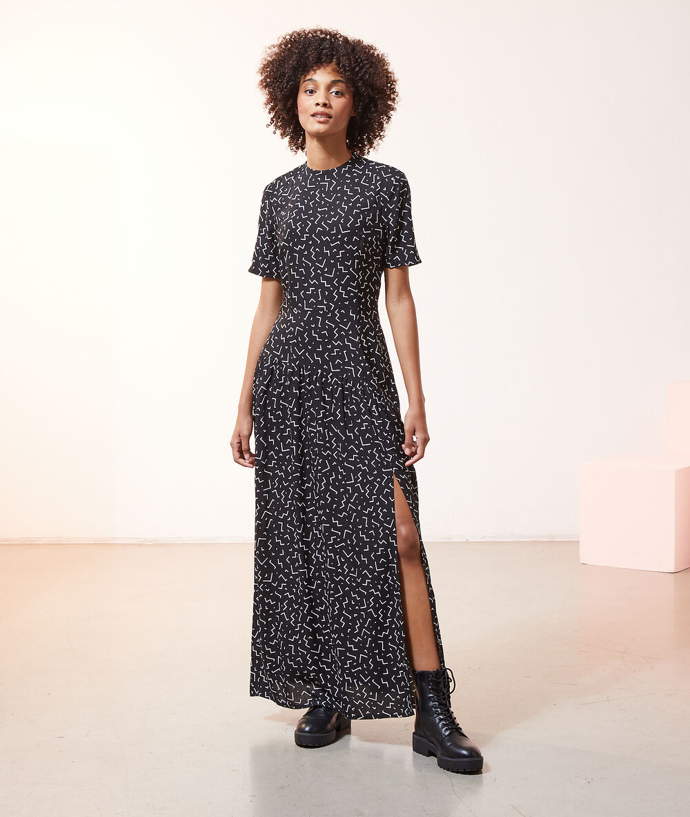 Vestido largo estampado gráfico negro.