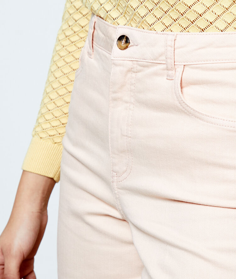 Pantalón ancho rosa.