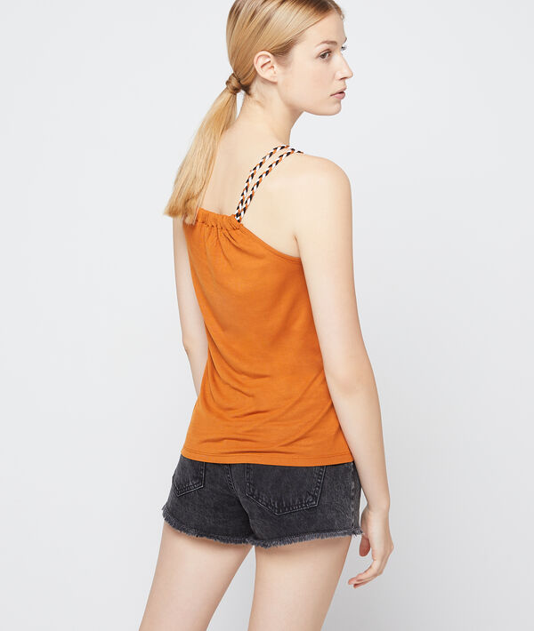 Camiseta con detalle de cuerda Camiseta con detalle de cuerda