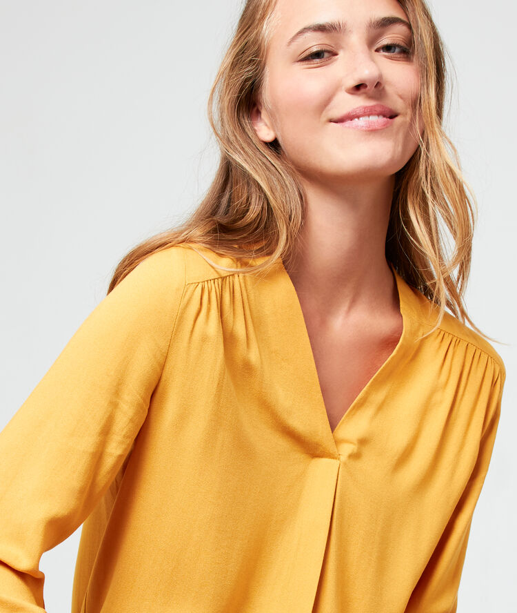 Blusa cuello en v c.ocre.