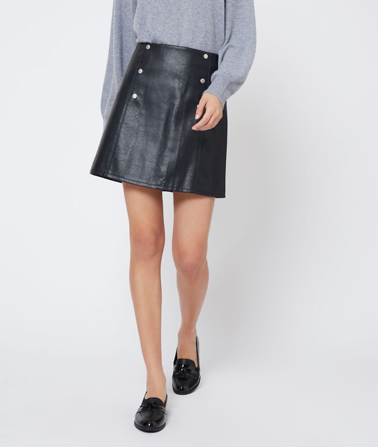 Falda de polipiel negro.