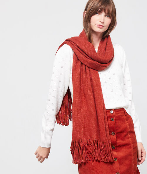 Bufanda de hilo metalizado rojo.